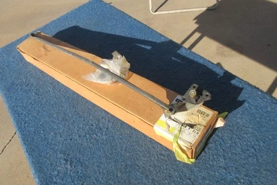 NOS LEFT WIPER TRANSMISSION GM 1987 1986 1985 1984 Monte Carlo SS Regal Cutlass Foto 1 de 4