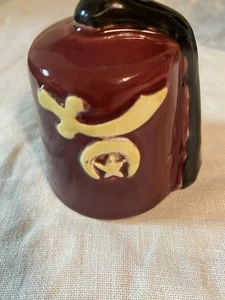 Cappello Fez Vintage Shriners Celebration Ceramica Alto 3 1/4", Pezzo Figura Espositore - Foto 1 di 5