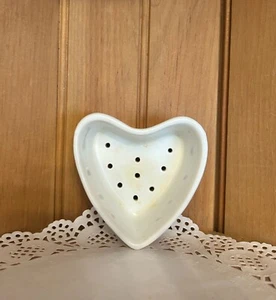 Vintage Heart-Shaped Porcelain Red White Floral French Cheese Mold Coeur a la Cr - Picture 1 of 6