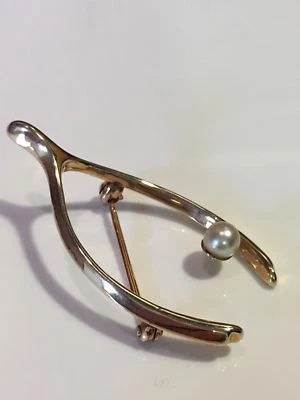Broche prendedor Tiffany & Co oro amarillo 14K Wishbone con perla Akoya Foto 1 de 4