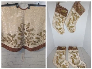 Beautiful Velvet Beaded Holly 54" Christmas Tree Skirt/4 Matching 17" Stockings - Picture 1 of 14