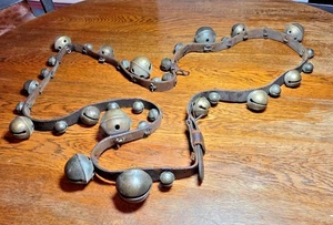 Antike Messing Schlitten Glocken - Leder - Pferd - 36 Glocken verschiedene Größen Glocken 88" - Bild 1 von 21