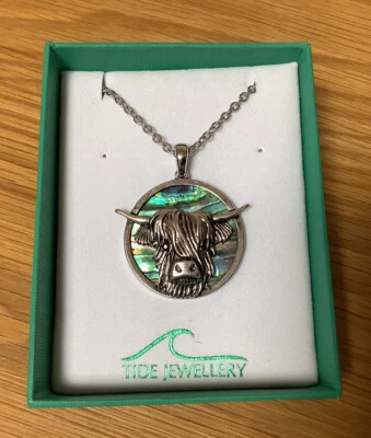 Highland Cow Head Inlaid Paua Shell Pendant On A Chain - Imagem 1 de 3