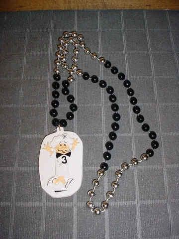 RARE "ITALIAN" RACING SAUSAGE BEADED NECKLACE, MILWAUKEE BREWERS, MLB 2011 Cover