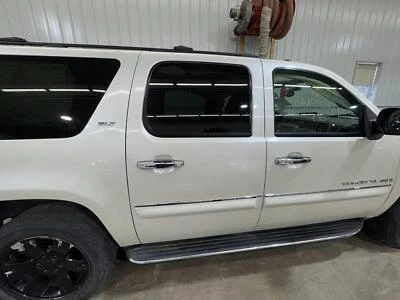 07-14 GMC YUKON XL 1500 PASSENGER RIGHT REAR SIDE DOOR WHITE DIAMOND TRICOAT 98U - Image 1 of 4