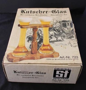Nuovo con scatola Kurtscher Glas regalo originale 2 bicchieri da birra bar/pub con supporto in legno RARO! - Foto 1 di 1