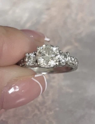 1.2 Carat VSF2 Diamond Engagement Ring - Image 1 of 4