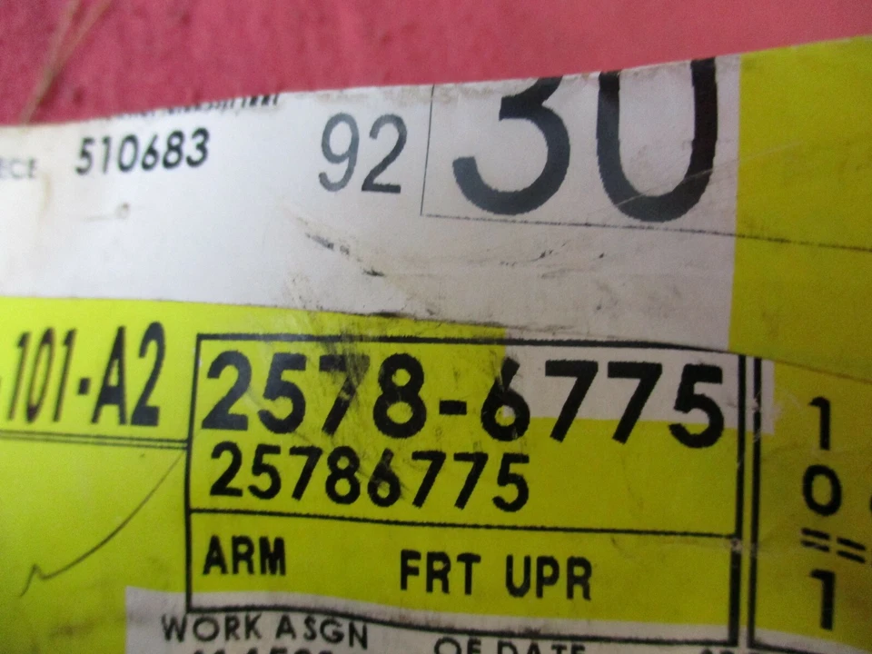 Brazo de control superior delantero derecho Chevrolet SSR NOS OEM GM 25786775 Foto 1 de 1