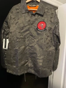 NIKE TAMPA BAY BUCCANNEERS MEN LARGE JACKET ON FIELD SALUTE SERVICE CAMO '17 NEW - Picture 1 of 5