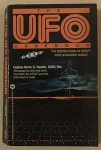The UFO Casebook - Mass Market Paperback By Kevin D. Randle - Picture 1 of 5