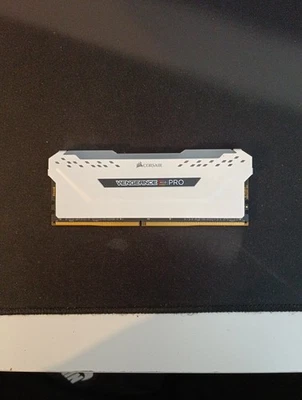 Corsair Vengeance PRO RGB RAM  1x32gb DDR4 3200mhz C16 - Image 1 of 2