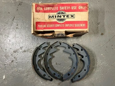 Комплект передних и задних тормозных колодок 60-76 AMC Rambler Dodge Plymouth A-Body MINTEX 114 329 - Изображение 1 из 4
