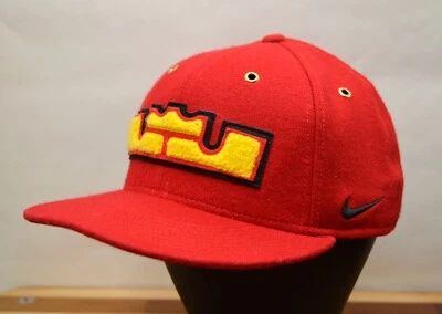 Nike - Gorra de pelota True Series Lebron James Crown Logo Lana roja con correa de cuero Foto 1 de 4