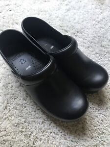 Dansko Women’s Black Professional Clogs Size 39 W