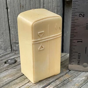 Vintage 2.25" Mid Century Design Dollhouse w Triangle Handle Style Refrigerator - Picture 1 of 4
