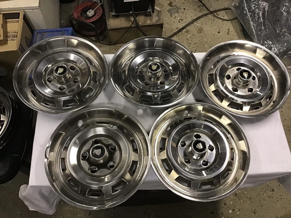 Tapacubos de acero inoxidable Jaguar Daimler XJ Series 3 XJ6 15""  Foto 1 de 4