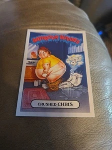 Garbage Pail Kids Topps We Hate The ‘90s Bathroom Buddies Crushed Chris 21a - Picture 1 of 2