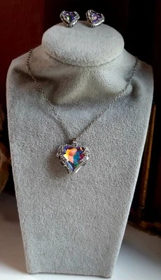 Herz Schmuck-Set umarmt von Engelflügel°. - Bild 1 von 4