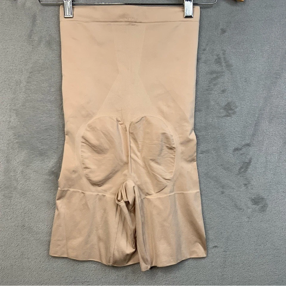 Ropa interior de compresión para mujer SPANX en beige. Talla mediana. Foto 1 de 4