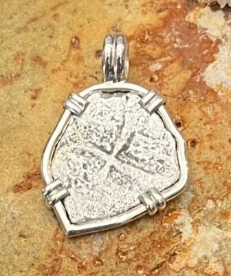 Naufragio 1715 Placa Flota Pirata Moneda Pieza de Ocho Auténtico Colgante Español Foto 1 de 4