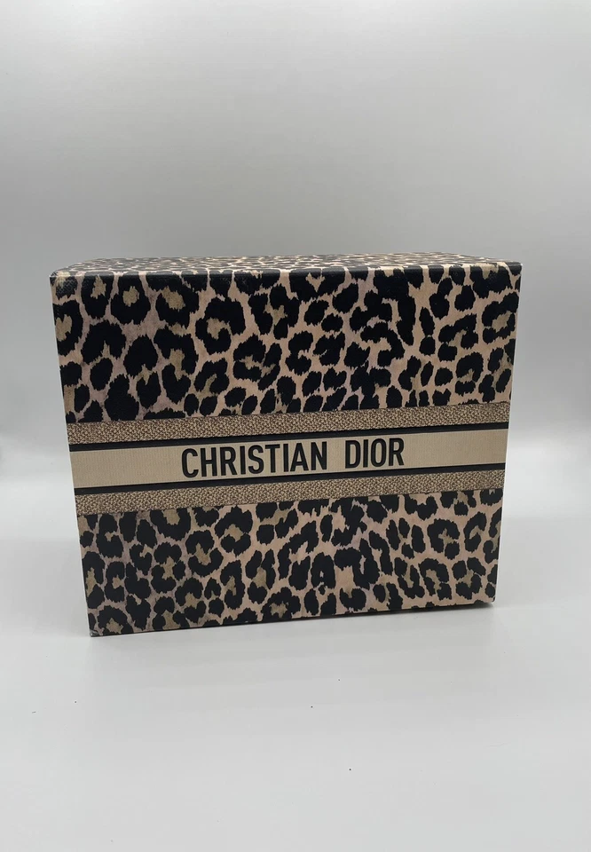 Caja de regalo Christian Dior con estampado animal L 8 pulgadas H 7 pulgadas W 5 pulgadas-NUEVA Foto 1 de 3
