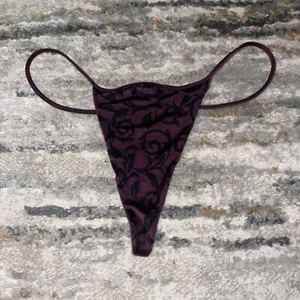 Vintage 2005 Tiny Purple V-String Victoria’s Secret Very Sexy Thong Panty S - Picture 1 of 3