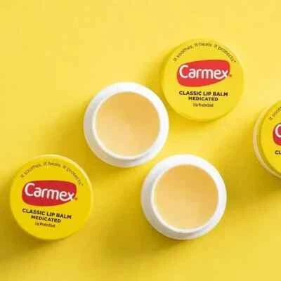 2 paquetes de bálsamo labial clásico Carmex tarro original medicado, 0,25 oz Foto 1 de 4