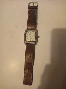 Reloj Lonsdale inspirado en MOD en excelente estado, con batería nueva - Imagen 1 de 6