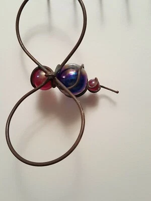Sun-Catcher BEE VTG 1990s Spinner-Metal-Blue & Red Crystal Balls 7.10" X 3" Foto 1 de 4