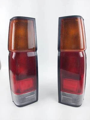 Luz trasera L&R para camioneta Nissan D21 carrocería dura 1986-1997 con cableado Foto 1 de 4