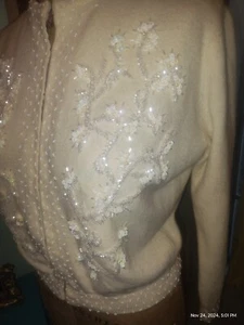 Beauty *1960s* Heavily GLASS Beaded~Angora Blend Sweater~ S/M Glamorous!!!! - Picture 1 of 10