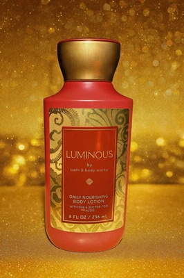 Loción corporal nutritiva diaria luminosa Bath & Body Works | 8 fl oz nueva Foto 1 de 3