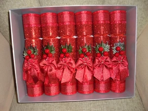 **BOX OF 6 LUXURY CHRISTMAS CRACKERS** - Picture 1 of 2