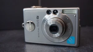 Canon Digital IXUS V3 3.2MP Digital Camera - Silver - Picture 1 of 9