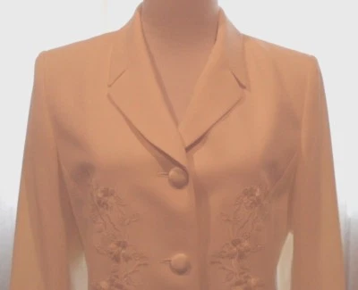 LE SUIT ELEGANTE BLAZER/CHAQUETA DISEÑO BORDADO CON CUENTAS, 12P Foto 1 de 4