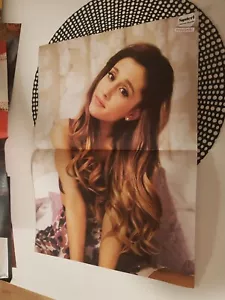 Póster de revista Ariana Grande Martina Stoessel pliegue central - Imagen 1 de 2