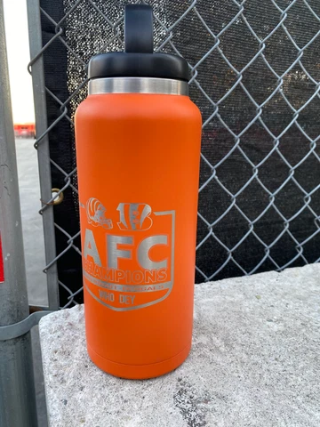 Bengals HOT/COLD 38 Ounce Dual Walled Water Bottle.  Free Personalization Cover