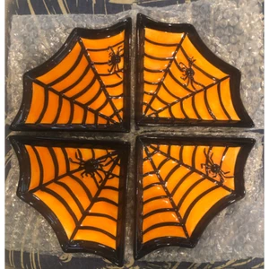 Juego completo de 4 platos decorativos de fiesta vintage raros de Halloween tela de araña - Imagen 1 de 8