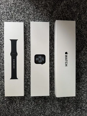 Apple Watch SE (2nd Gen) 44mm Midnight with Sport Band (GPS) - Image 1 of 4