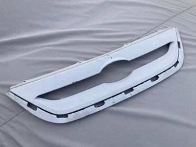 Ford Fiesta 2011 2012 2013 parrilla superior delantera blanca - Ford original OEM Foto 1 de 4