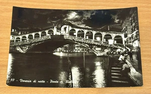 Original Postkarte 1930er Jahre - "Venedig bei Nacht - Rialtobrücke" Echtfoto. unbenutzt, - Bild 1 von 2