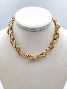 Vintage Kramer Gold Tone Ribbon Twist Choker Filigree Etched Necklace - Picture 1 of 13
