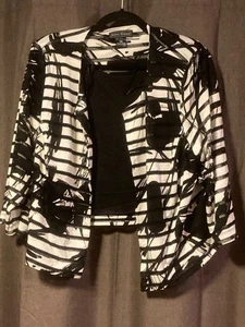 JESSICA HOWARD JACKET SIZE 18W  BLACK AND WHITE VERY GOOD CONDITION - Picture 1 of 3