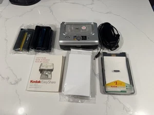 Kodak EasyShare C533 Digital Camera and Printer Dock series 3 BUNDLE Powers On - Picture 1 of 1