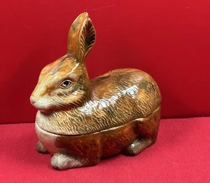 Terrine faïence barbotineLapin de garenne 20 x 11,5 x H 21 cm - Foto 1 di 6