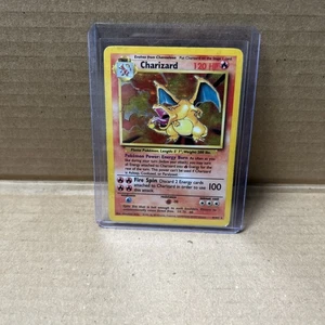 Charizard 4/102 Celebraciones: Colección Clásica Holo - Imagen 1 de 2