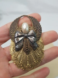 Guardian Angel Brooch Gold Tone Vintage Bow Faux Pearl 90's Filigree - Picture 1 of 5