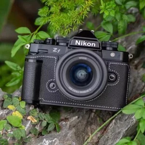 Medio estuche de cuero real genuino hecho a mano para cámara con empuñadura para Nikon ZF - Imagen 1 de 29