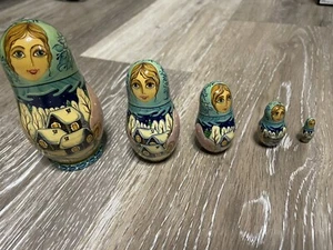 Russian Village Winter Signed Handpaint Nesting Dolls 5-Pc Vintage 1997 Wood Toy - Picture 1 of 5