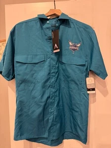 Charlotte Hornets - NBA - FISHING BELÜFTETES Shirt - Gameday by Antigua - HERREN UPF 50+ SMALL - Bild 1 von 2